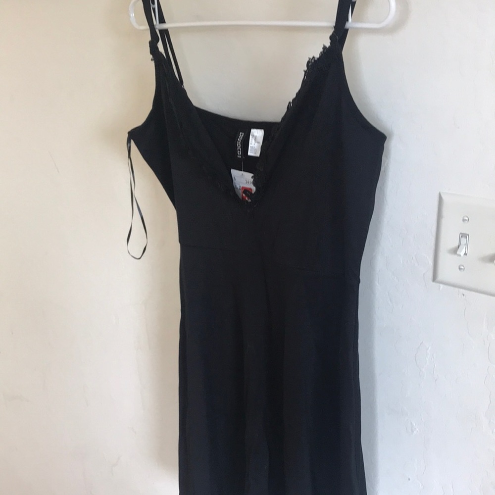 Divided short black cotton dress